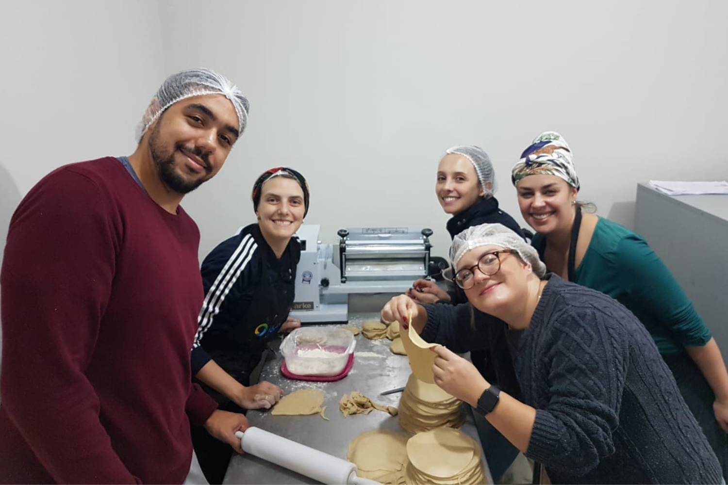 Amigos ajudando no início da Gracias!