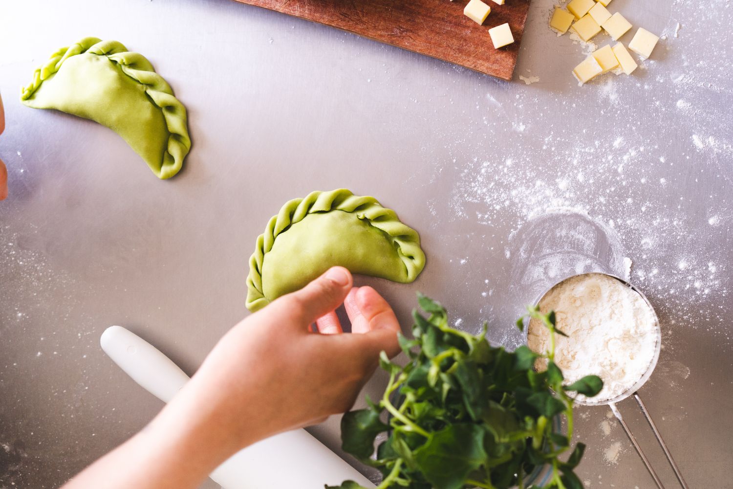 Combinações do cardápio facilitam a identificação de cada sabor nos pedidos da Gracias! Empanadas. Foto: Hario Produção.